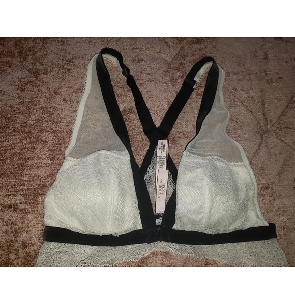 Victoria's Secret Other - Victoria's Secret Scalloped Lace Bralette